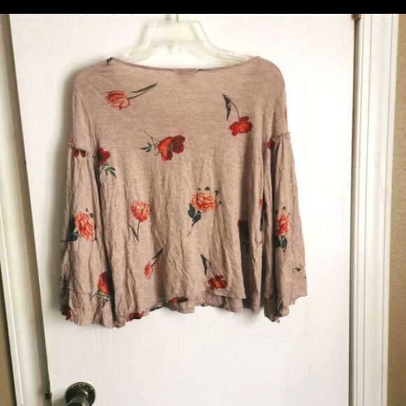 2/$30 Lucky Brand Wide sleeve floral shirt - Picture 5 of 6